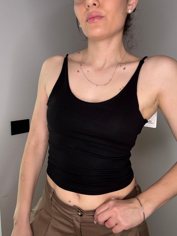 TOP  STYLE CROP CON COPPE INTERNE SPALLINA STRETTA NERO