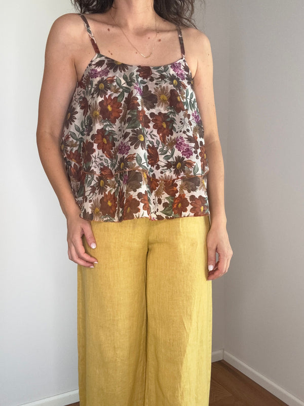 TOP CON BALZE "CAMPO DI FIORI" MRRONE CON FIORI FUXIA
